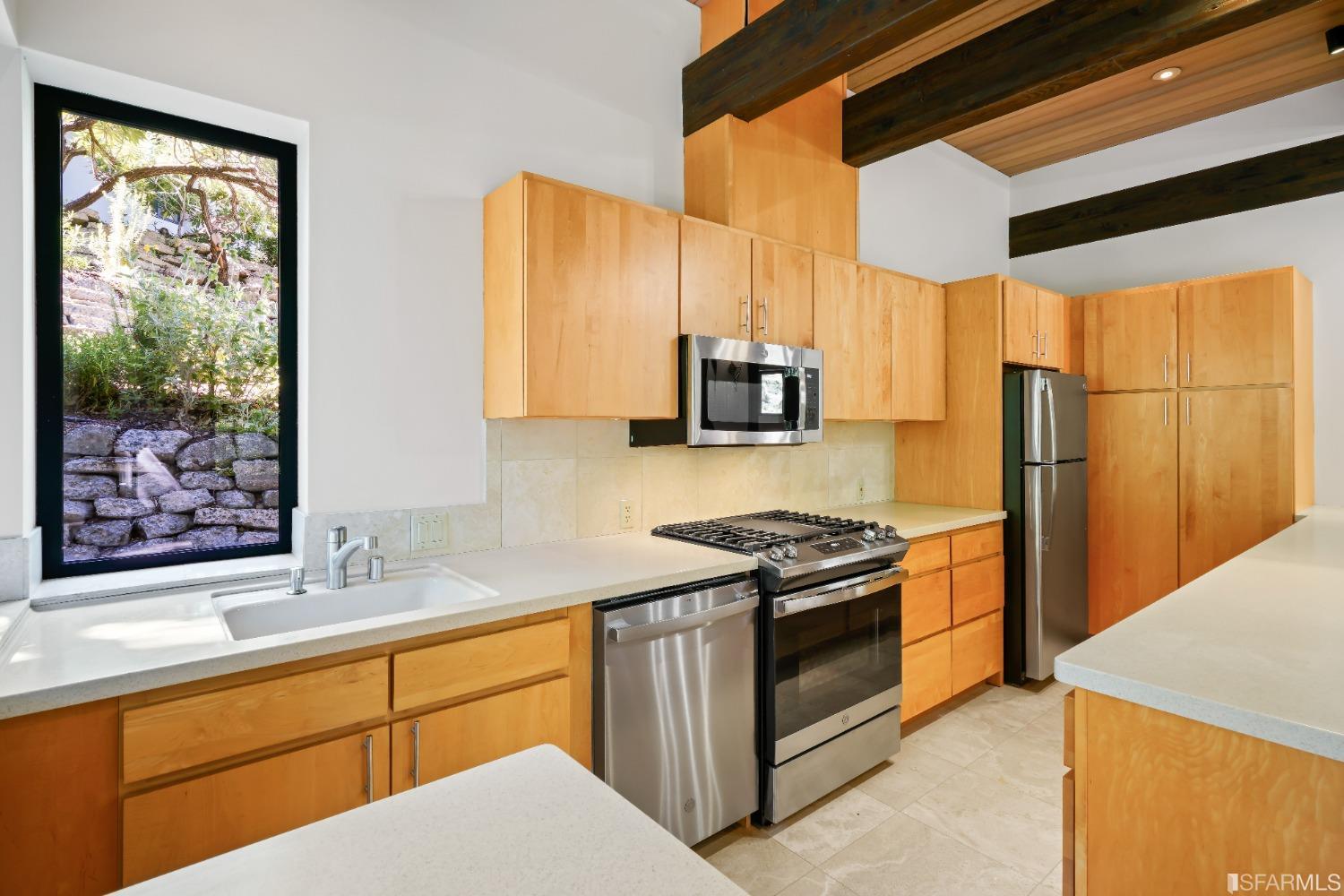 1350 Grand View Drive