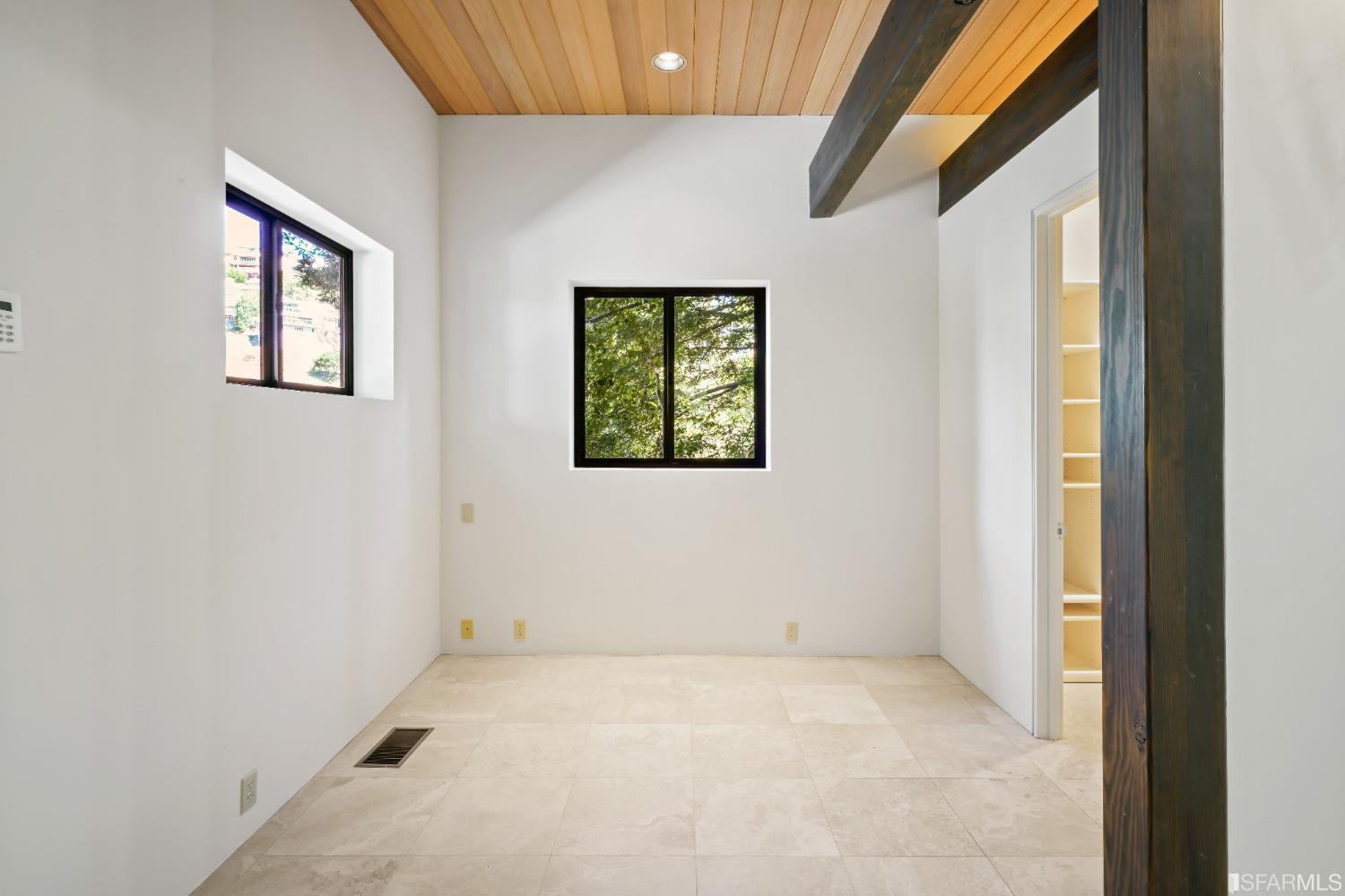 1350 Grand View Drive