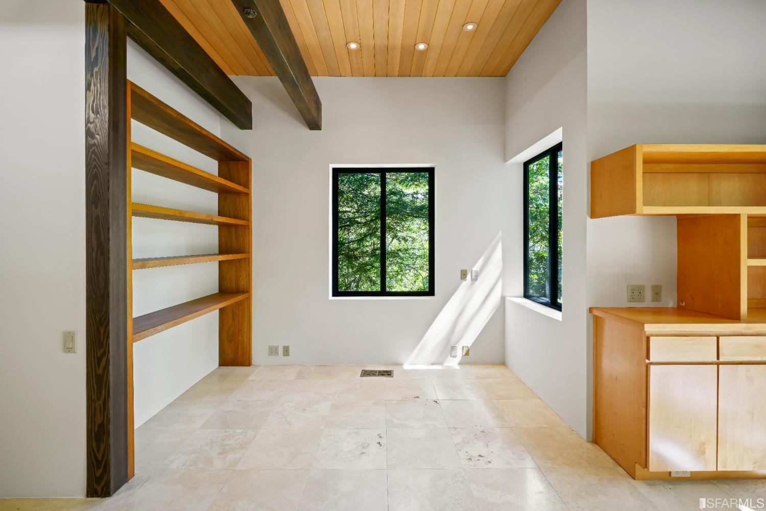 1350 Grand View Drive