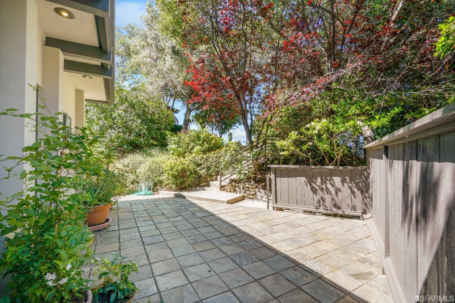 1350 Grand View Drive