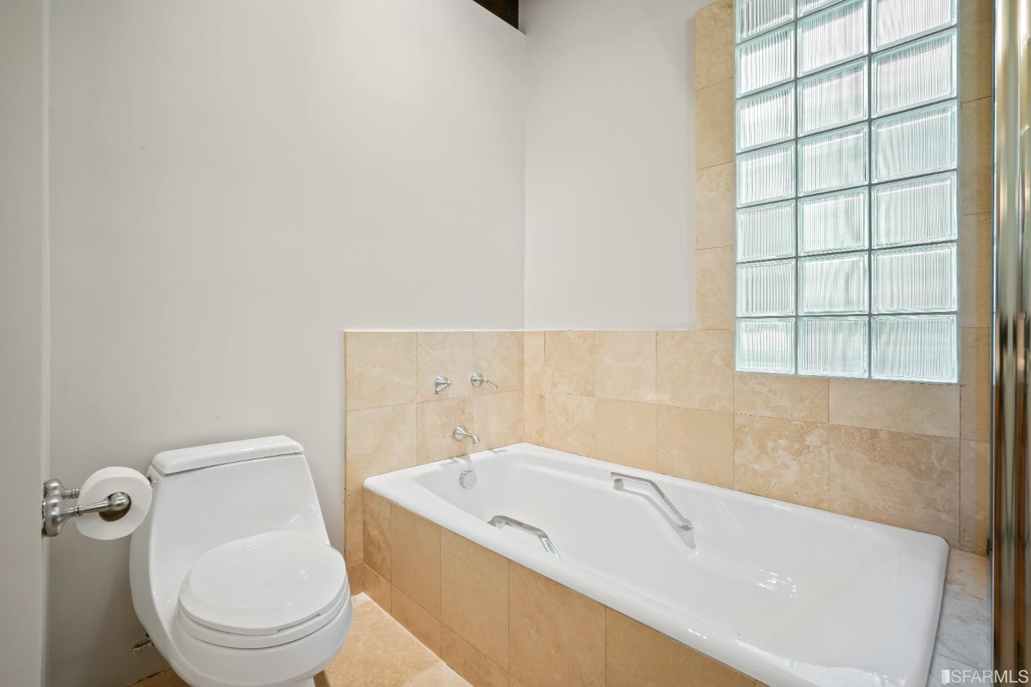 1350 Grand View Drive