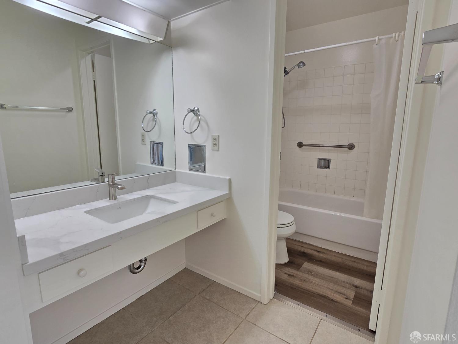 800 N Delaware Street # 209