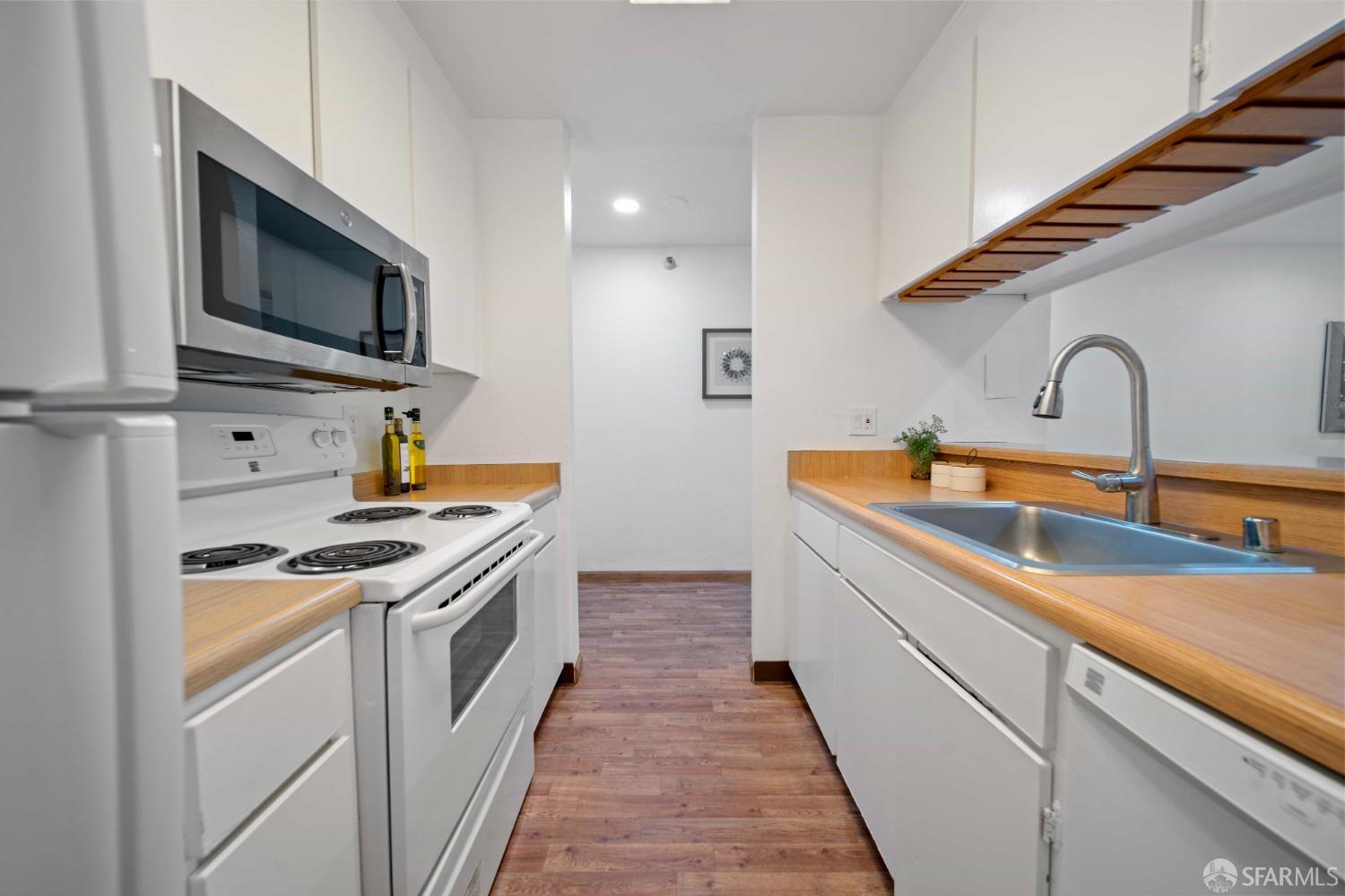 6102 Shelter Creek Lane