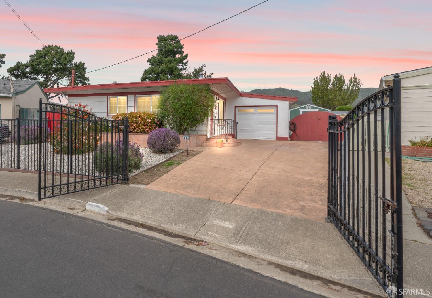 863 Camaritas Circle