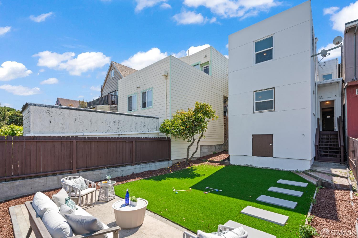 646 Paris Street