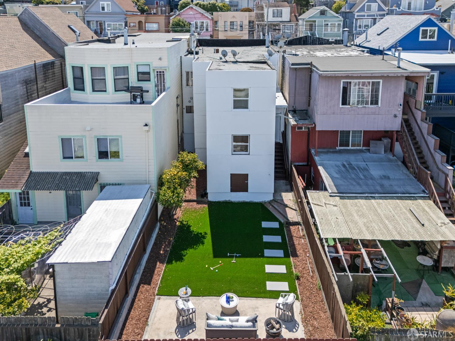 646 Paris Street