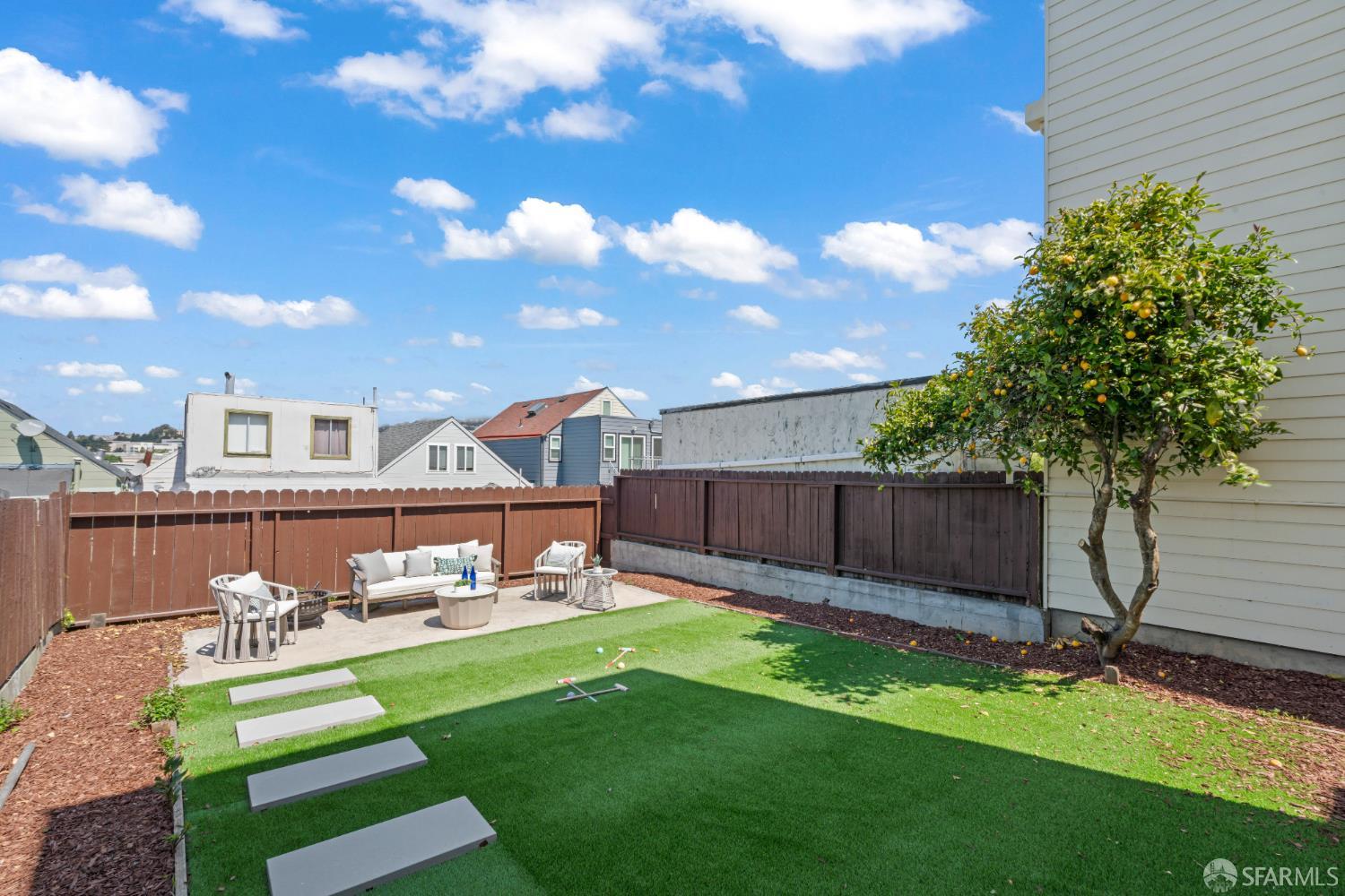 646 Paris Street