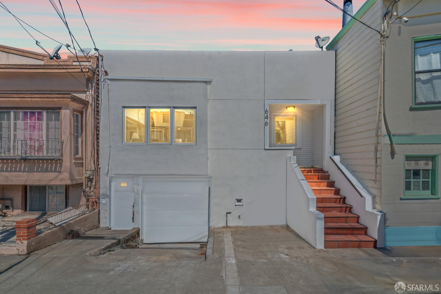 646 Paris Street