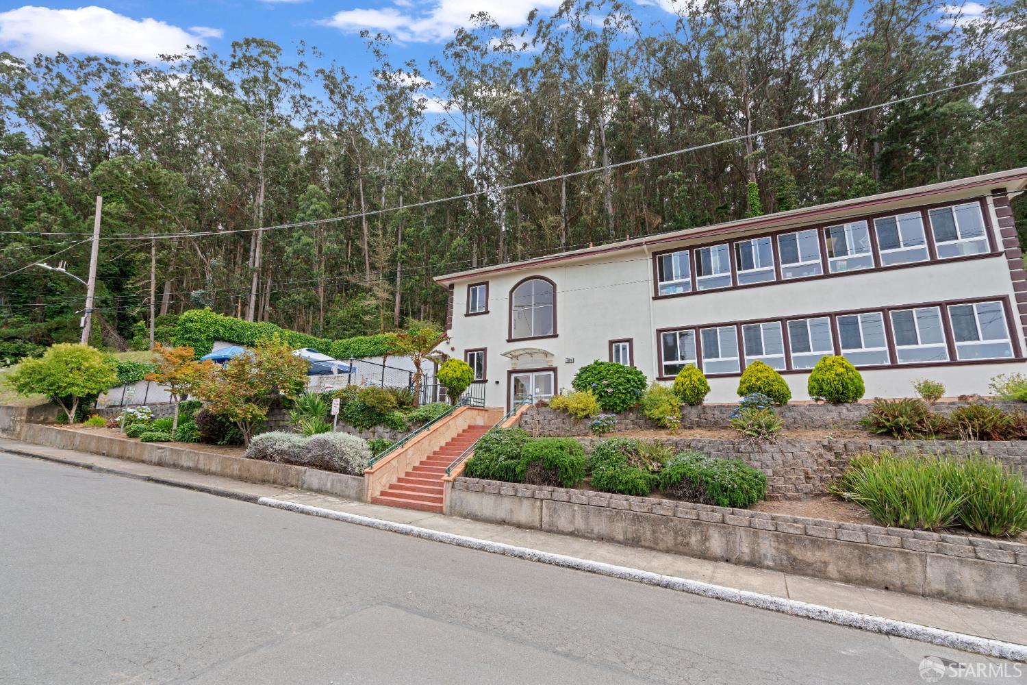 1669 Higgins Way