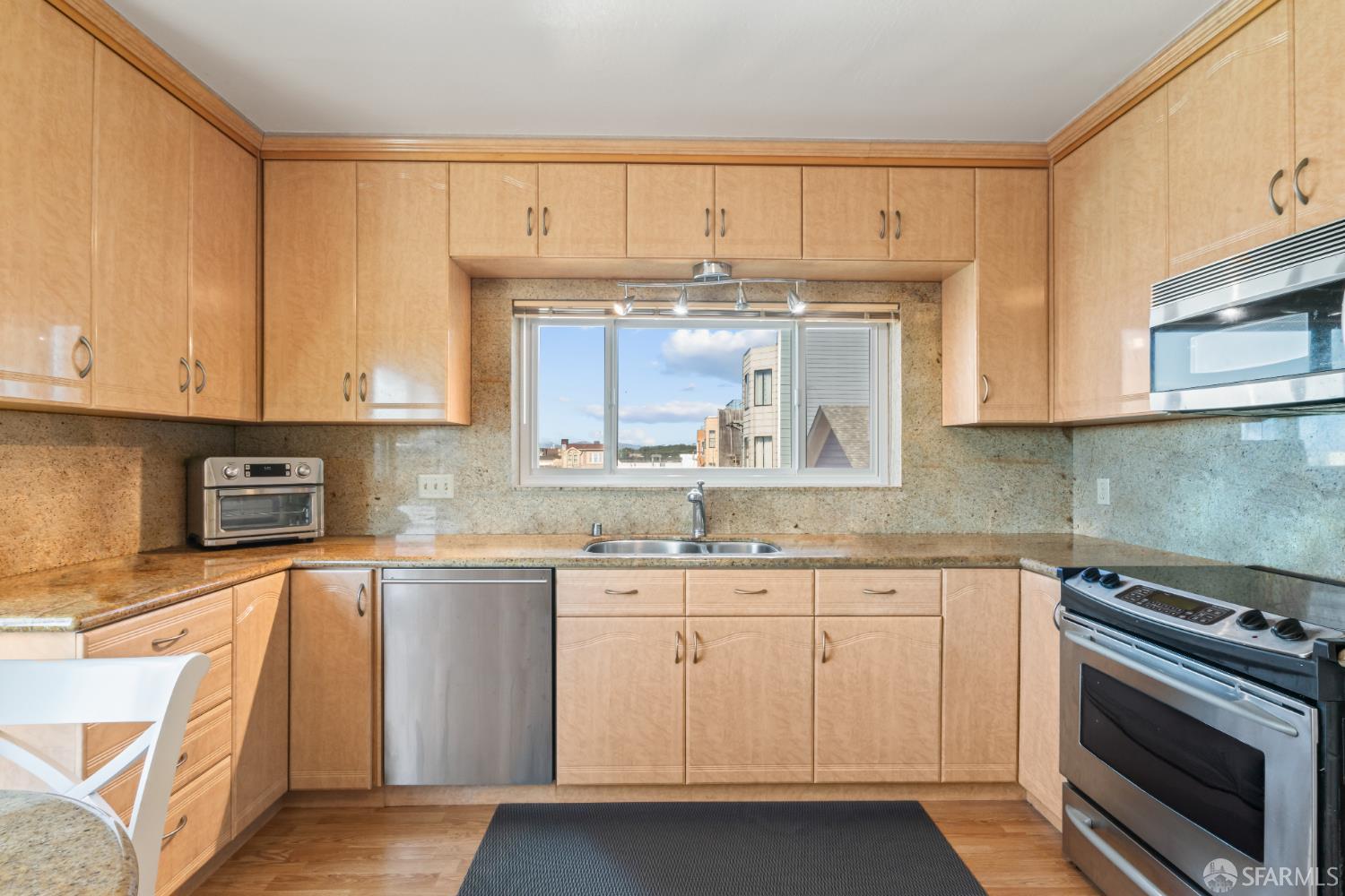 1551-1551A 20th Avenue