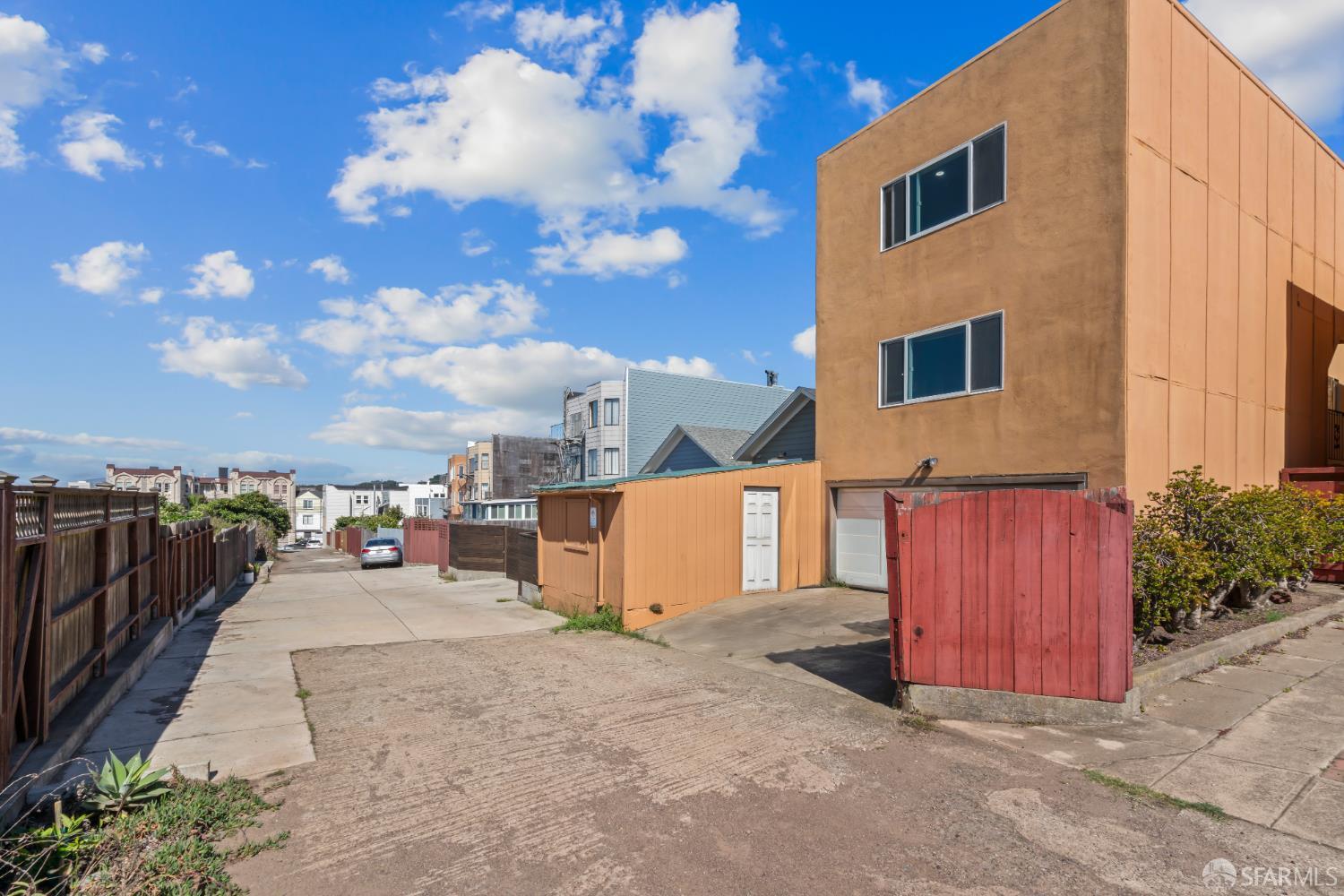 1551-1551A 20th Avenue