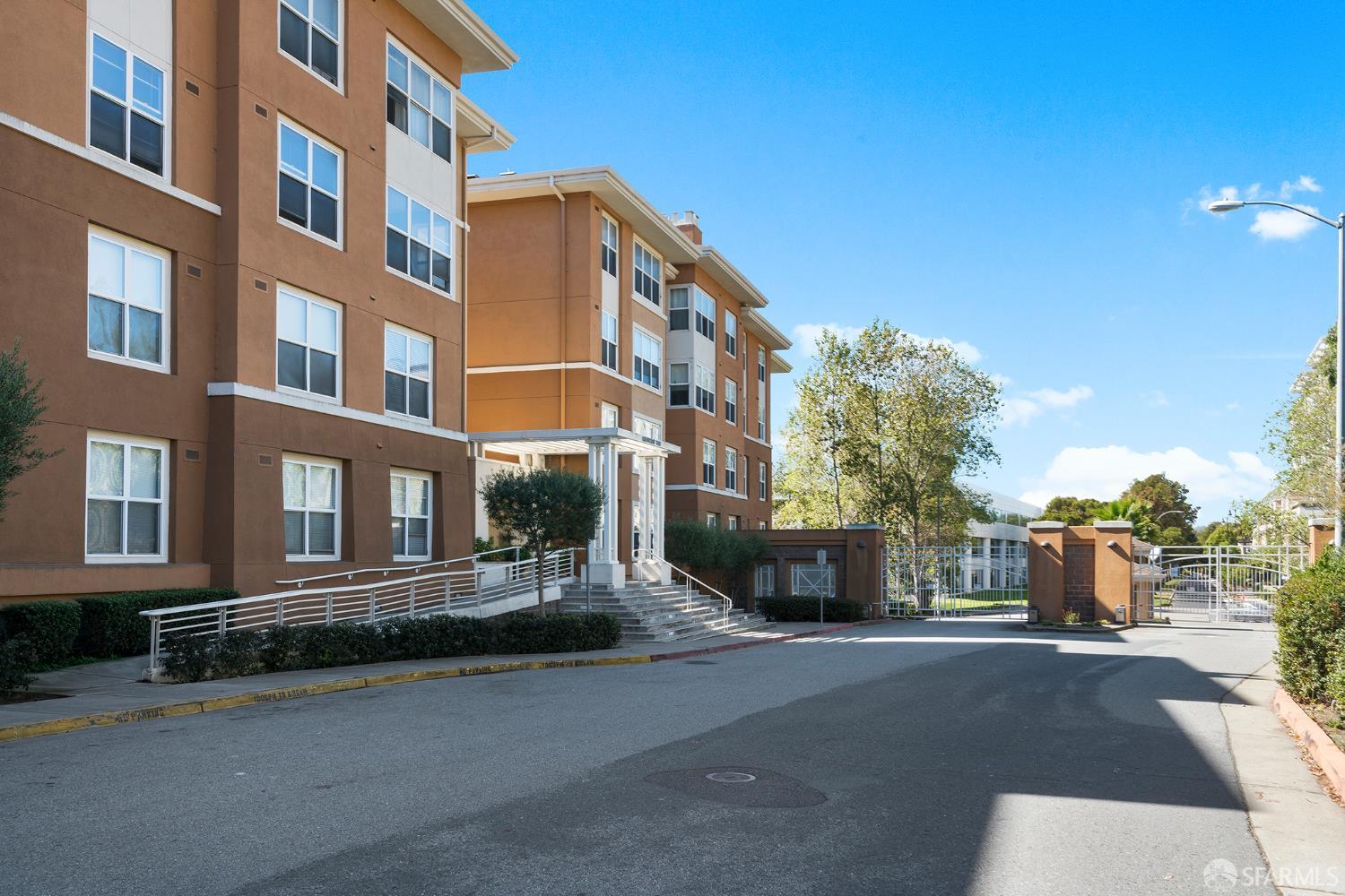 1 Crescent Way # 1215