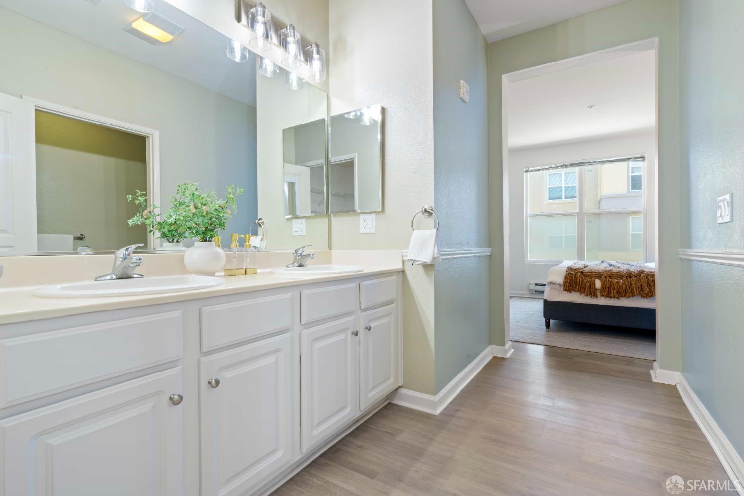 1 Crescent Way # 1215