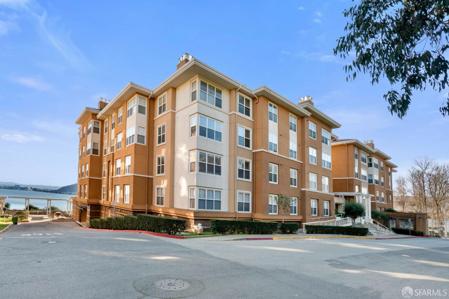 1 Crescent Way # 1215