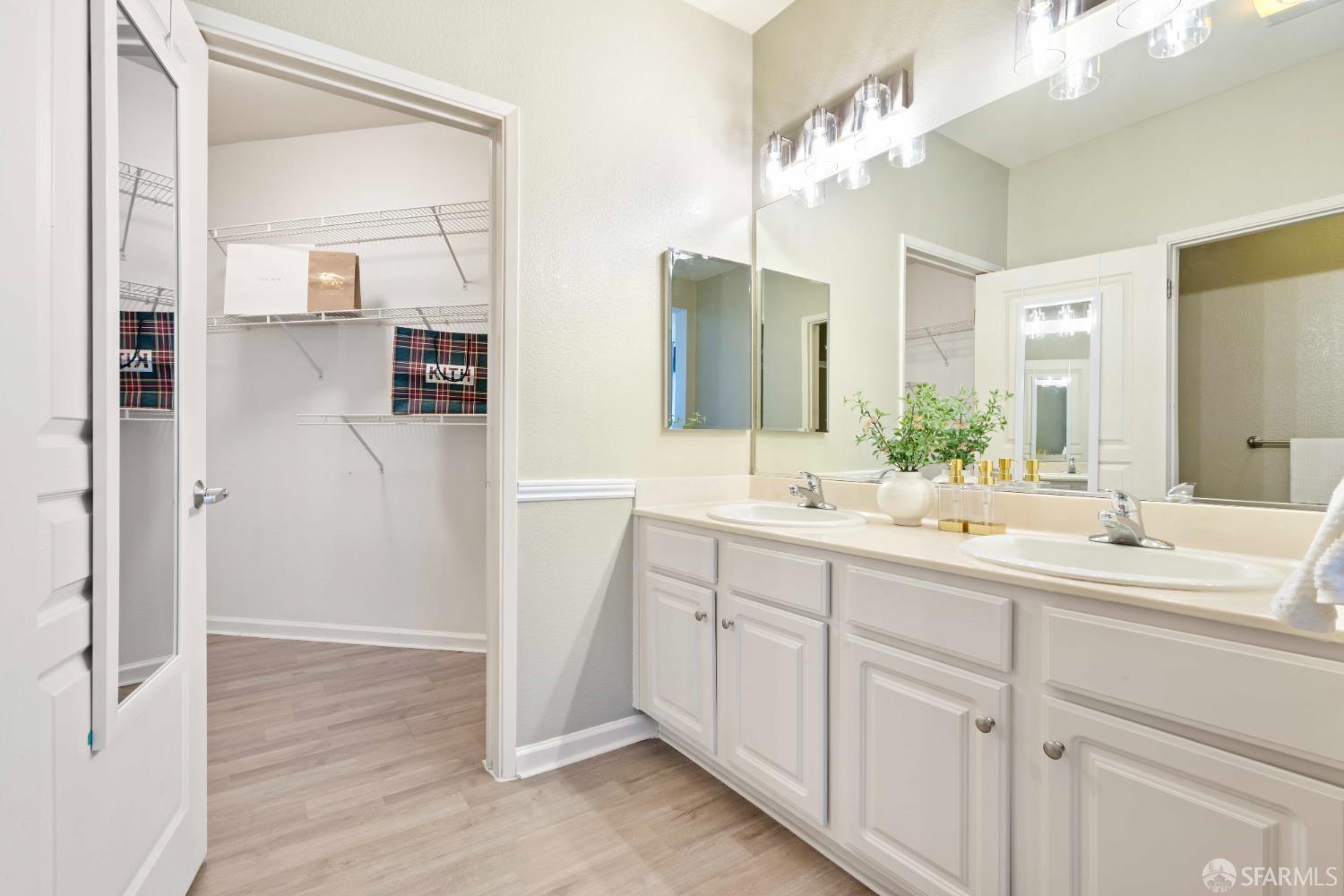 1 Crescent Way # 1215