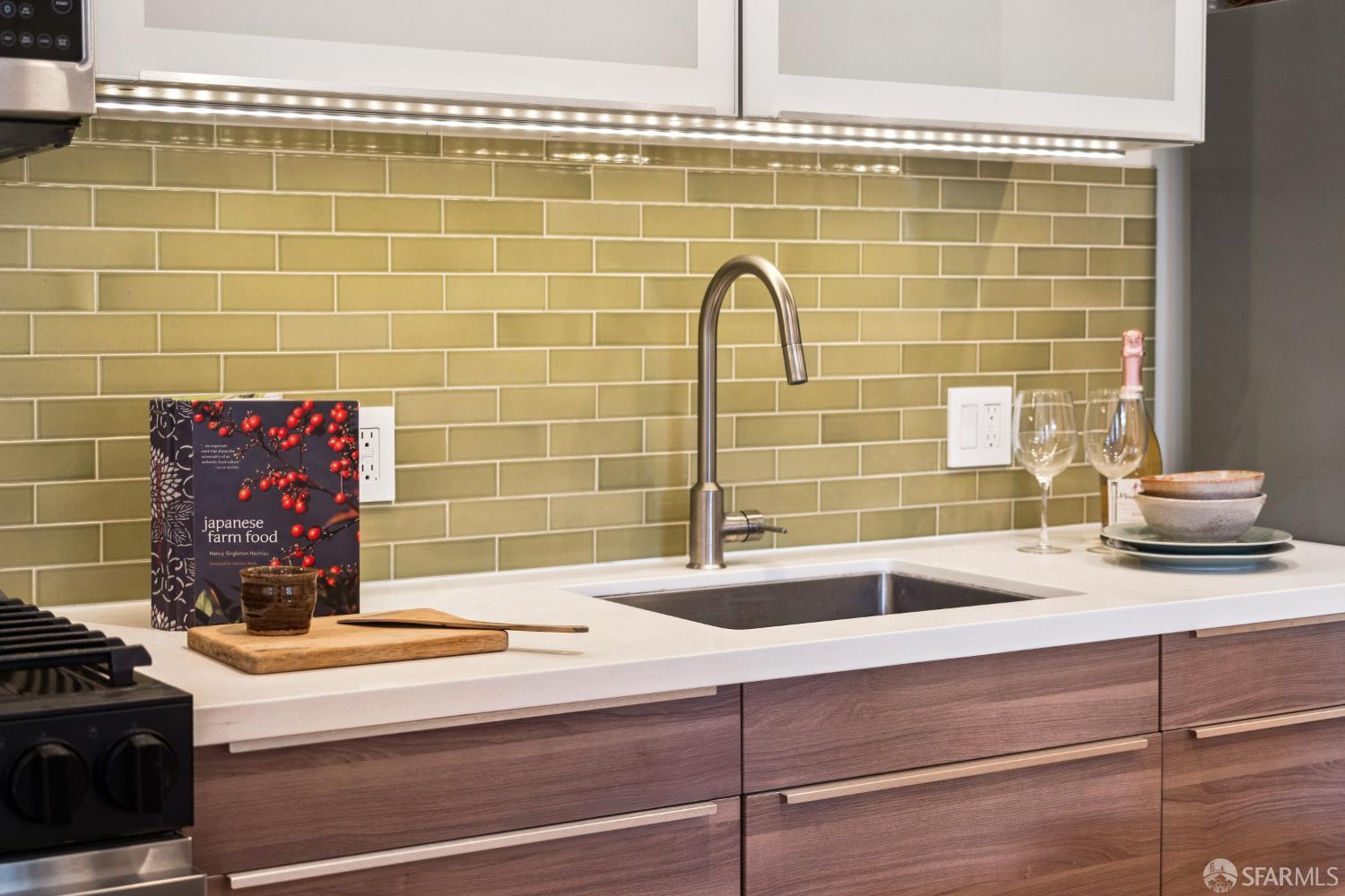 1515 Van Dyke Avenue