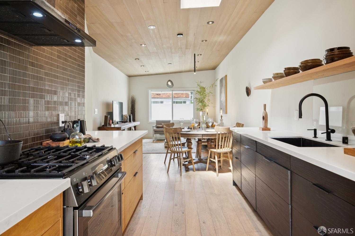 1515 Van Dyke Avenue