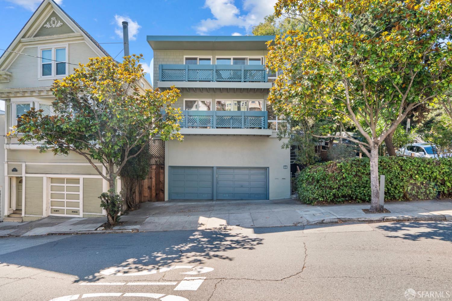 2700 Diamond Street