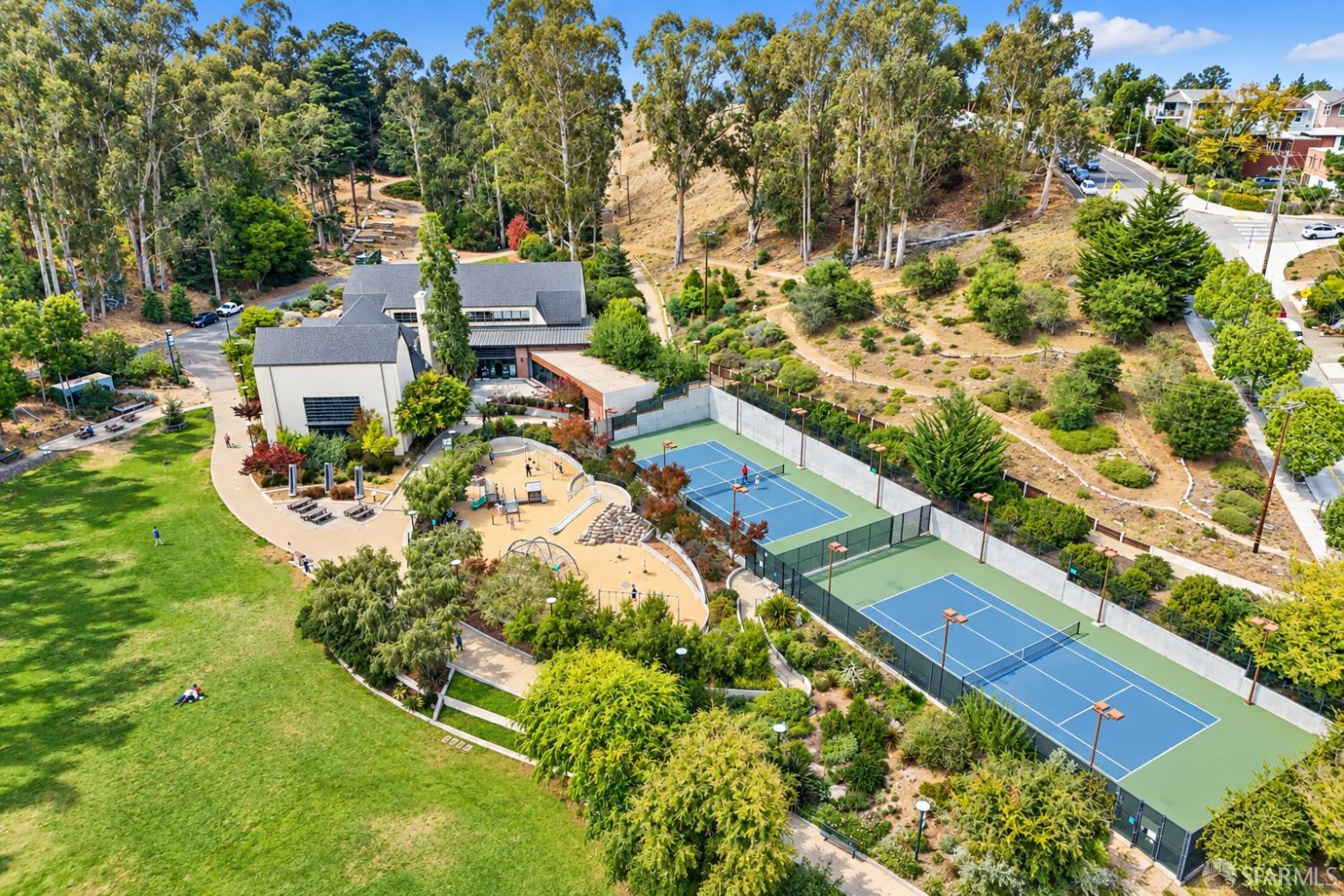 2700 Diamond Street