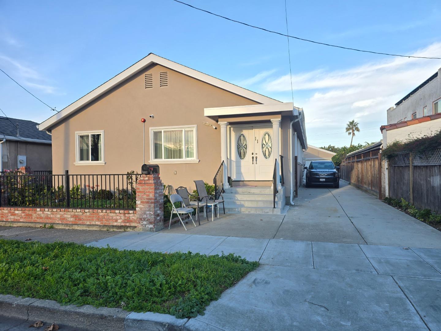 11 Lindbergh Street