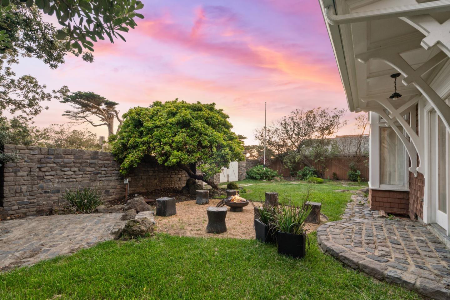 85 Clarendon RD