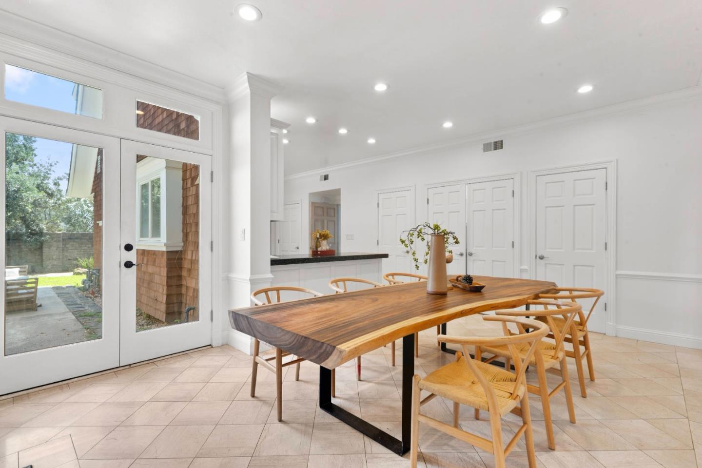 85 Clarendon RD