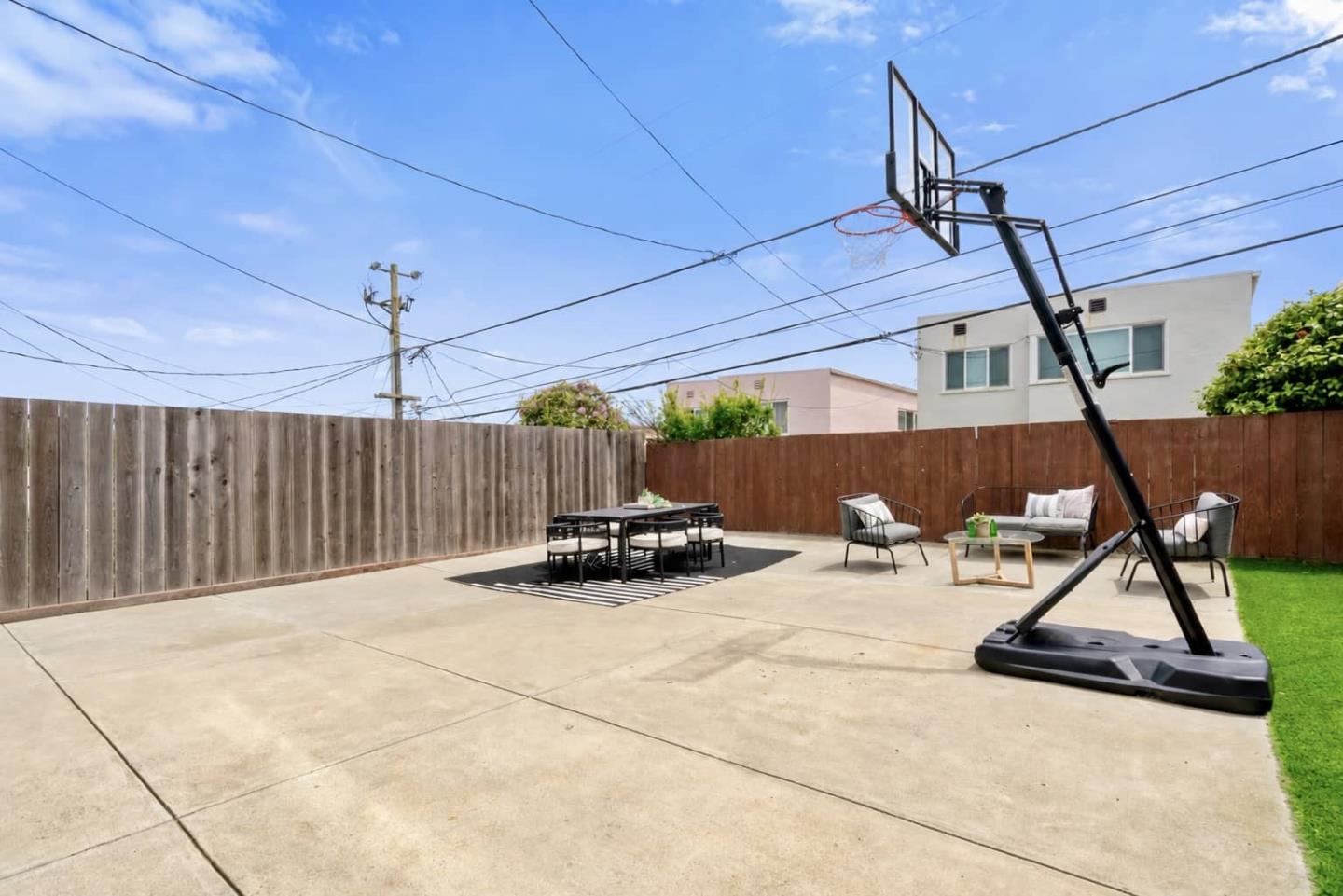 23 Fernwood Avenue