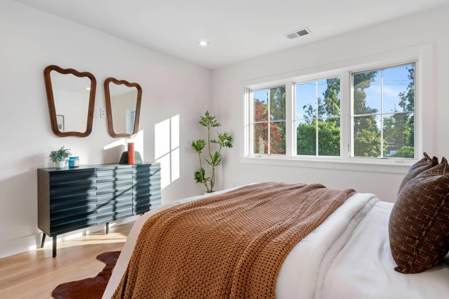 739-741 Linden Avenue