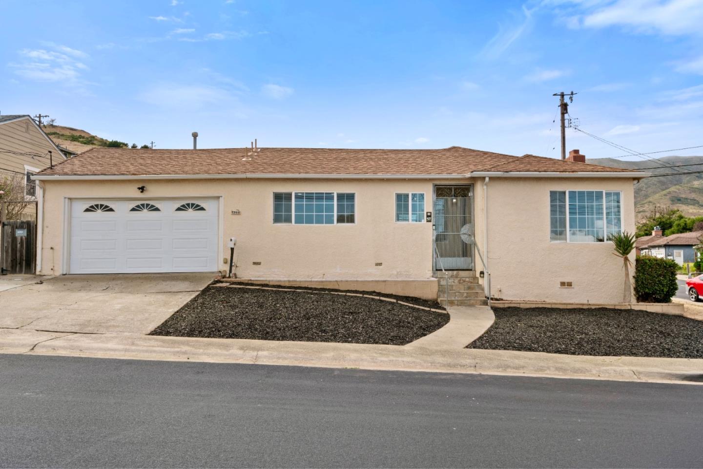 429 Hemlock AVE