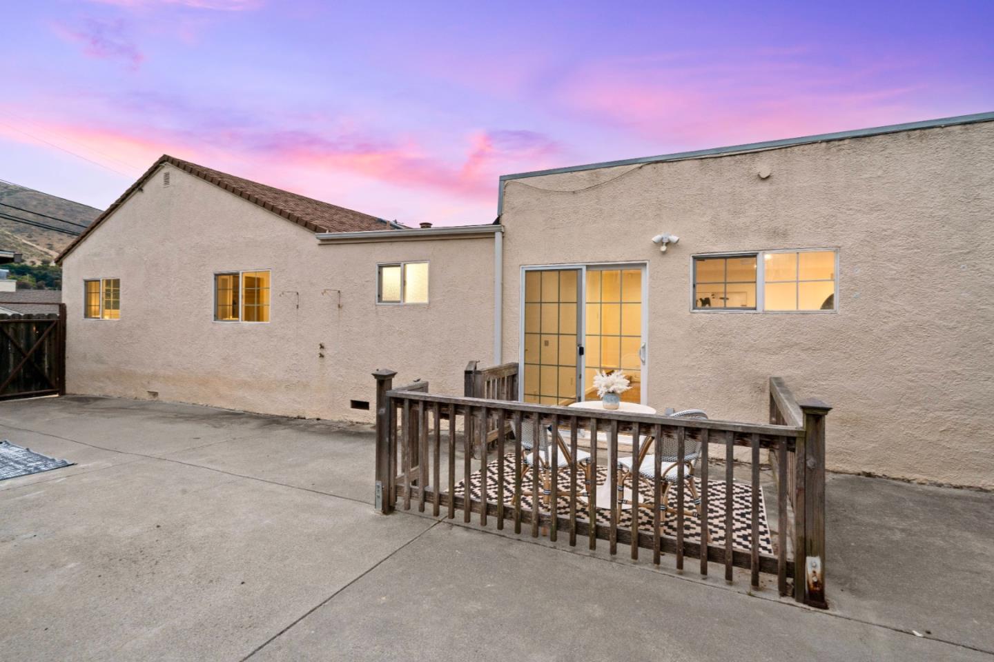 429 Hemlock AVE
