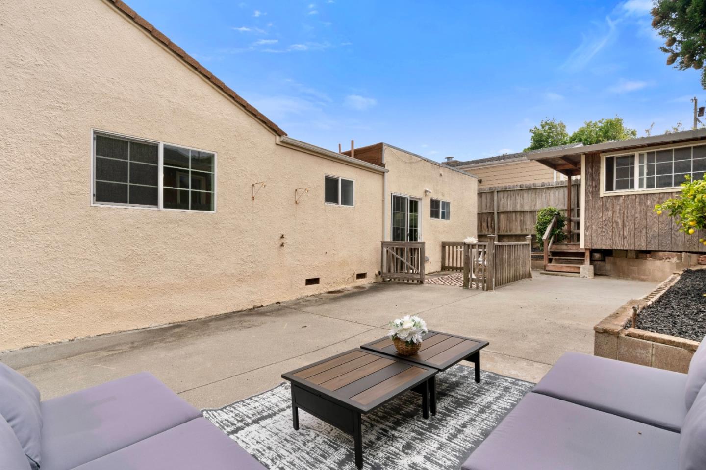 429 Hemlock AVE