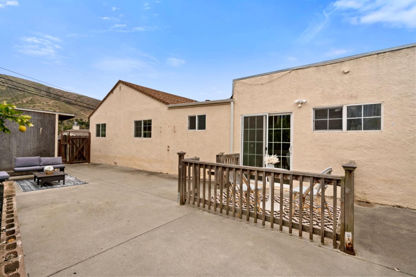 429 Hemlock AVE