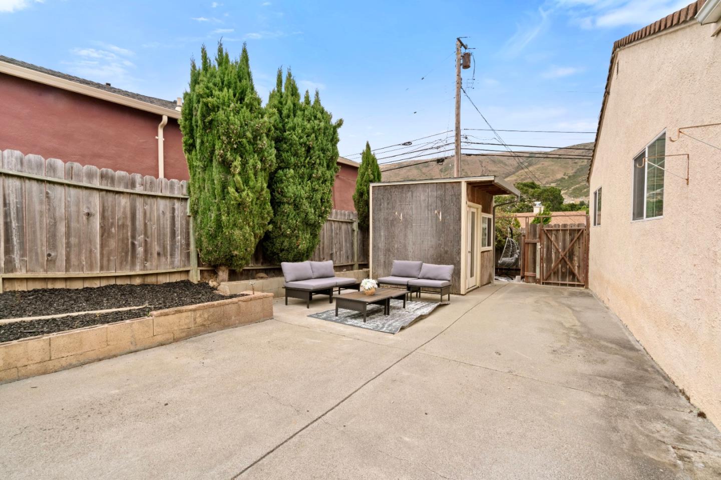 429 Hemlock AVE