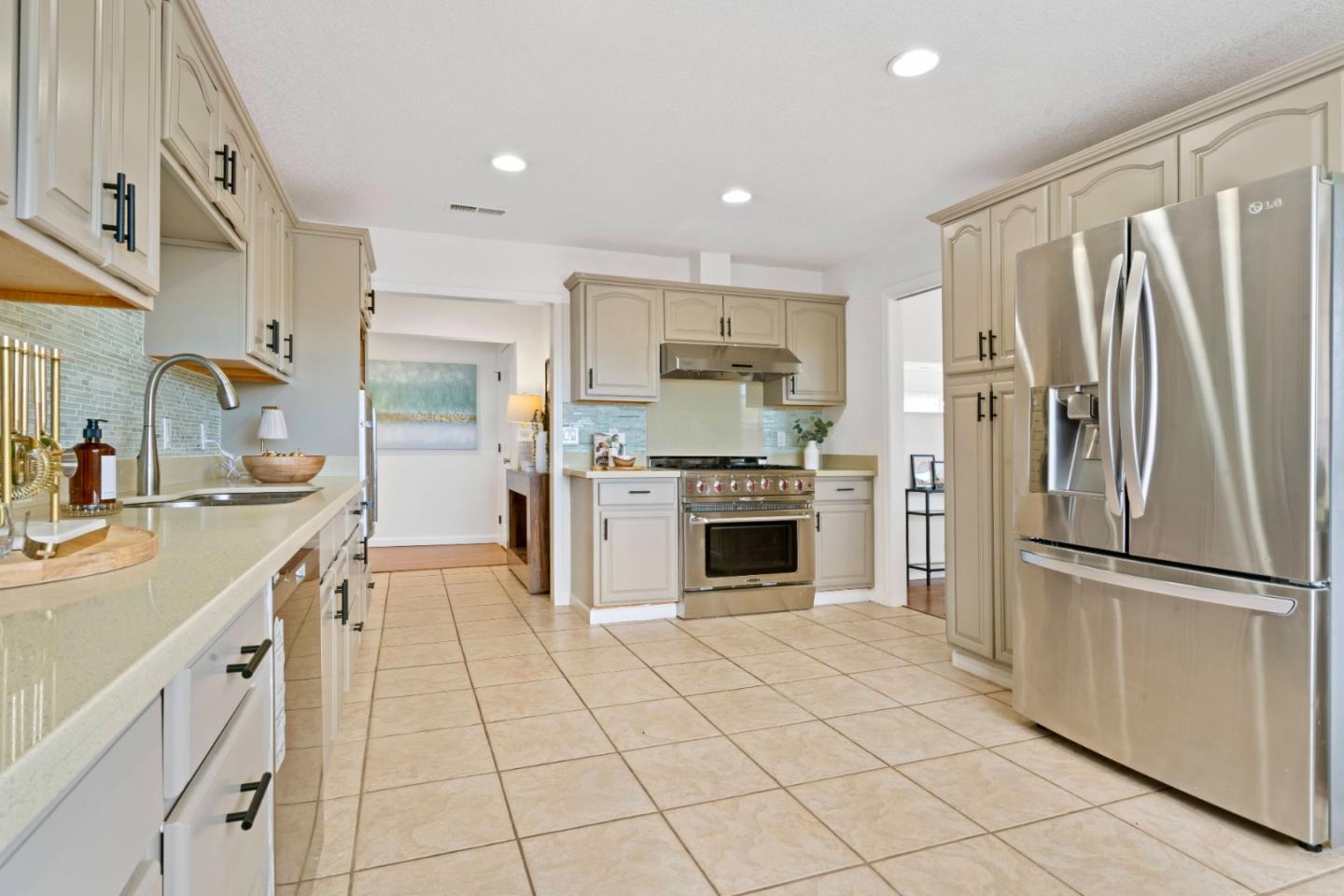 429 Hemlock AVE