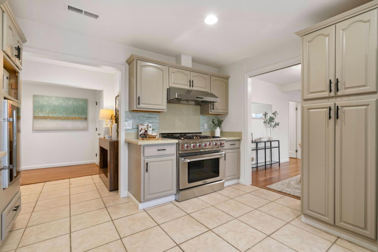 429 Hemlock AVE