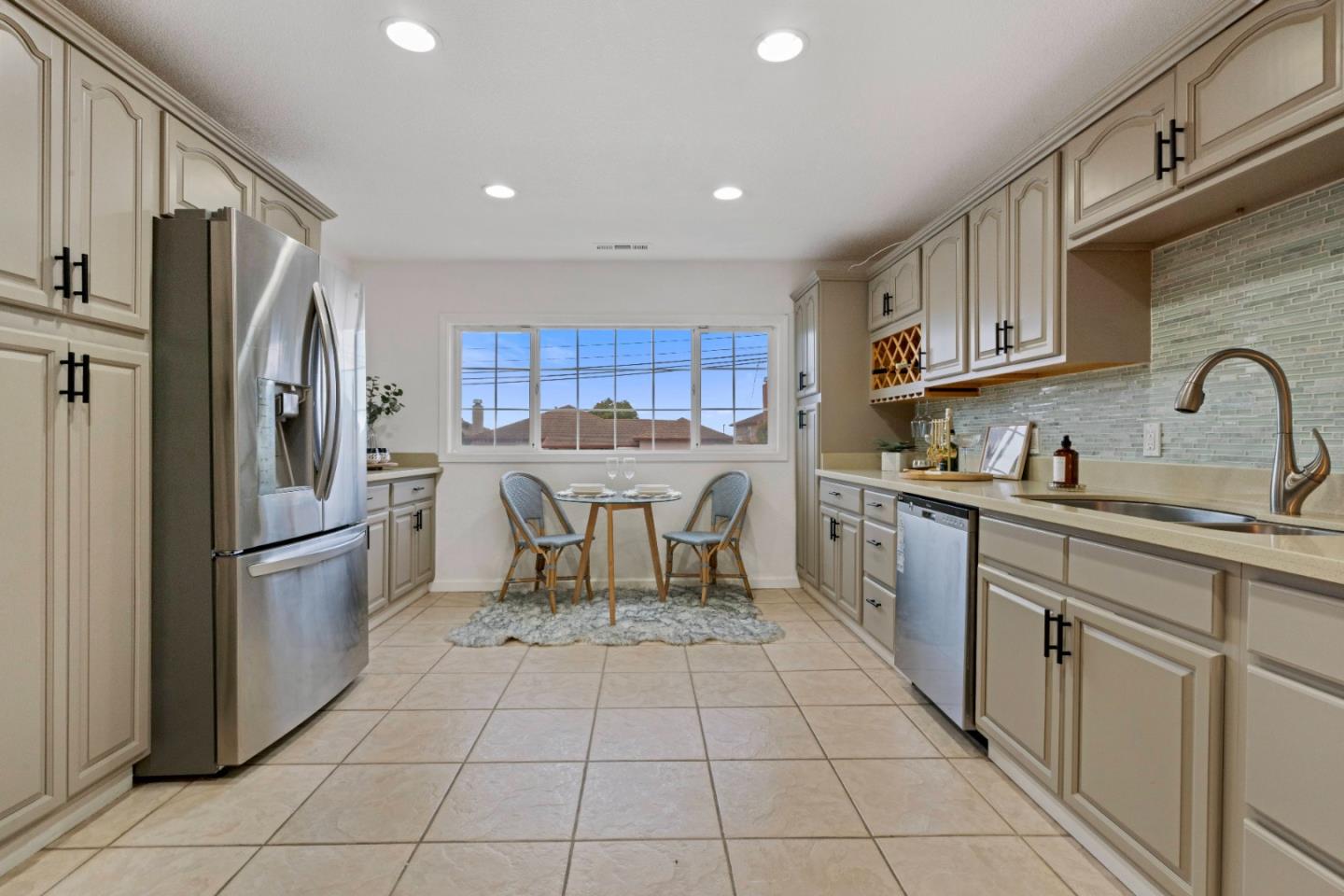 429 Hemlock AVE