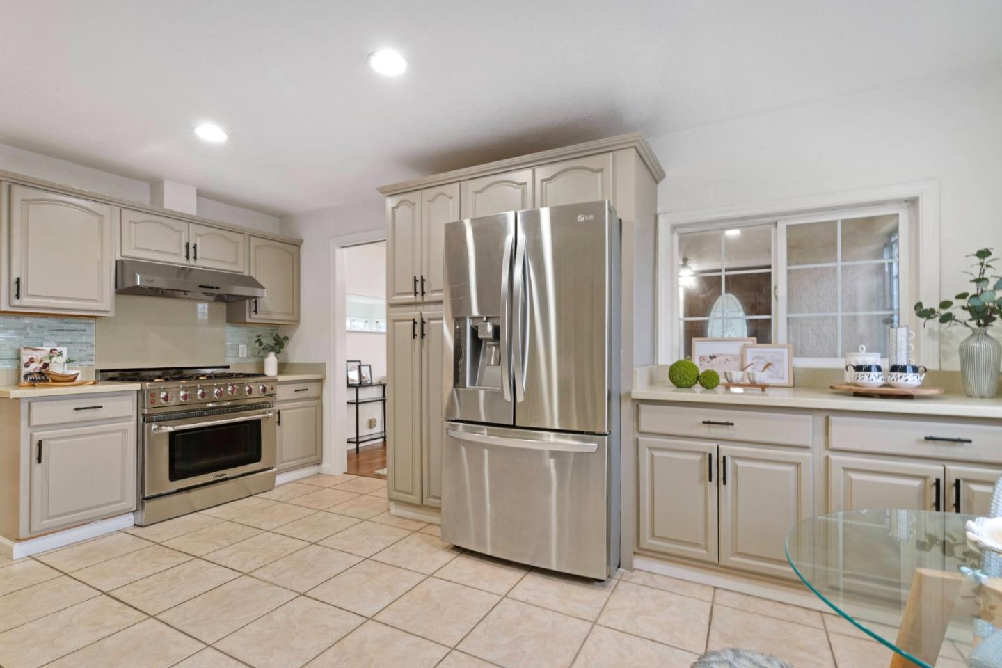 429 Hemlock AVE