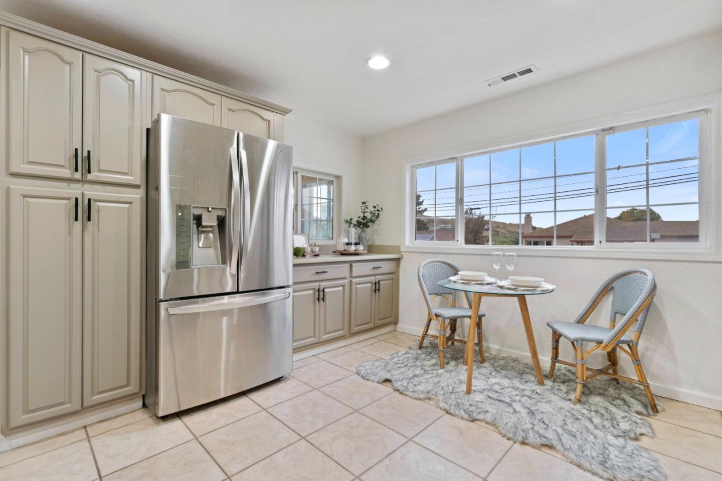 429 Hemlock AVE