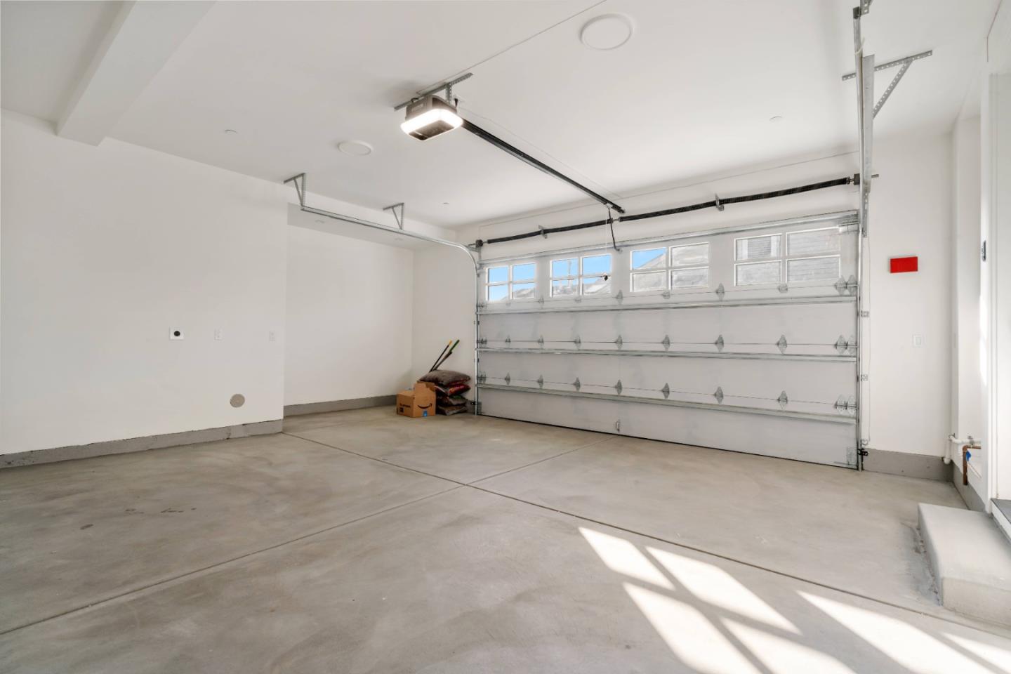 739-741 Linden AVE