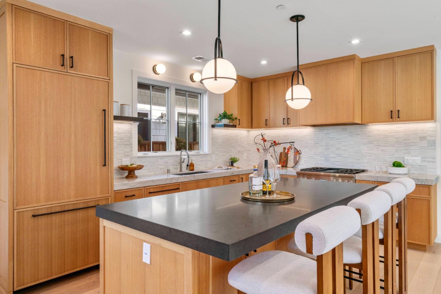 739-741 Linden AVE
