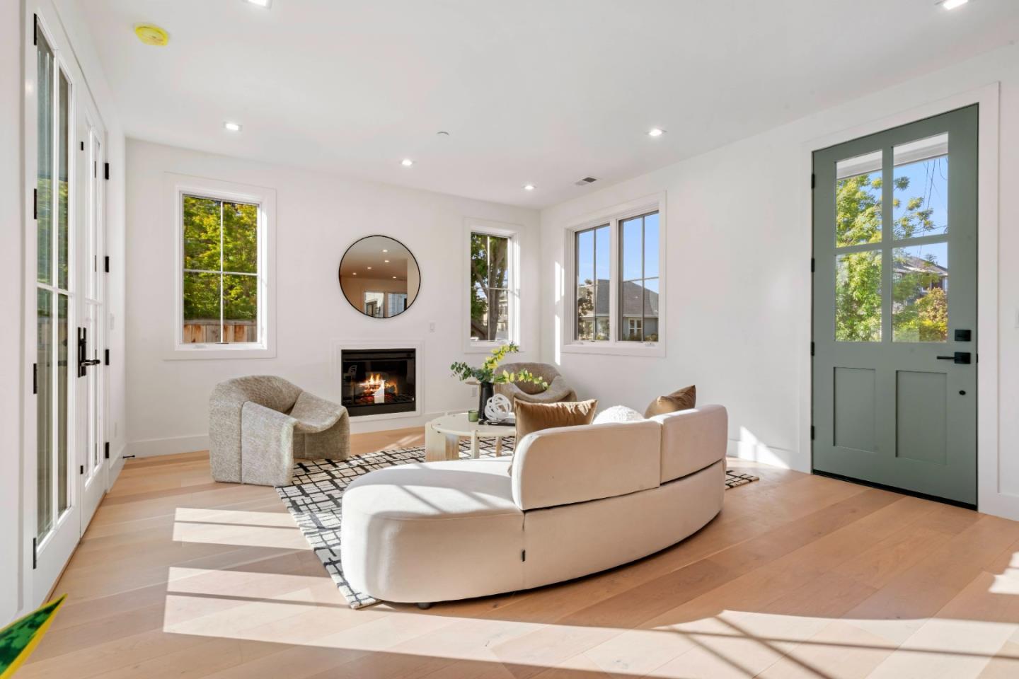 739-741 Linden AVE