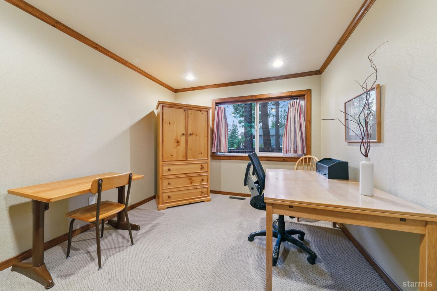 2521 Blitzen Road