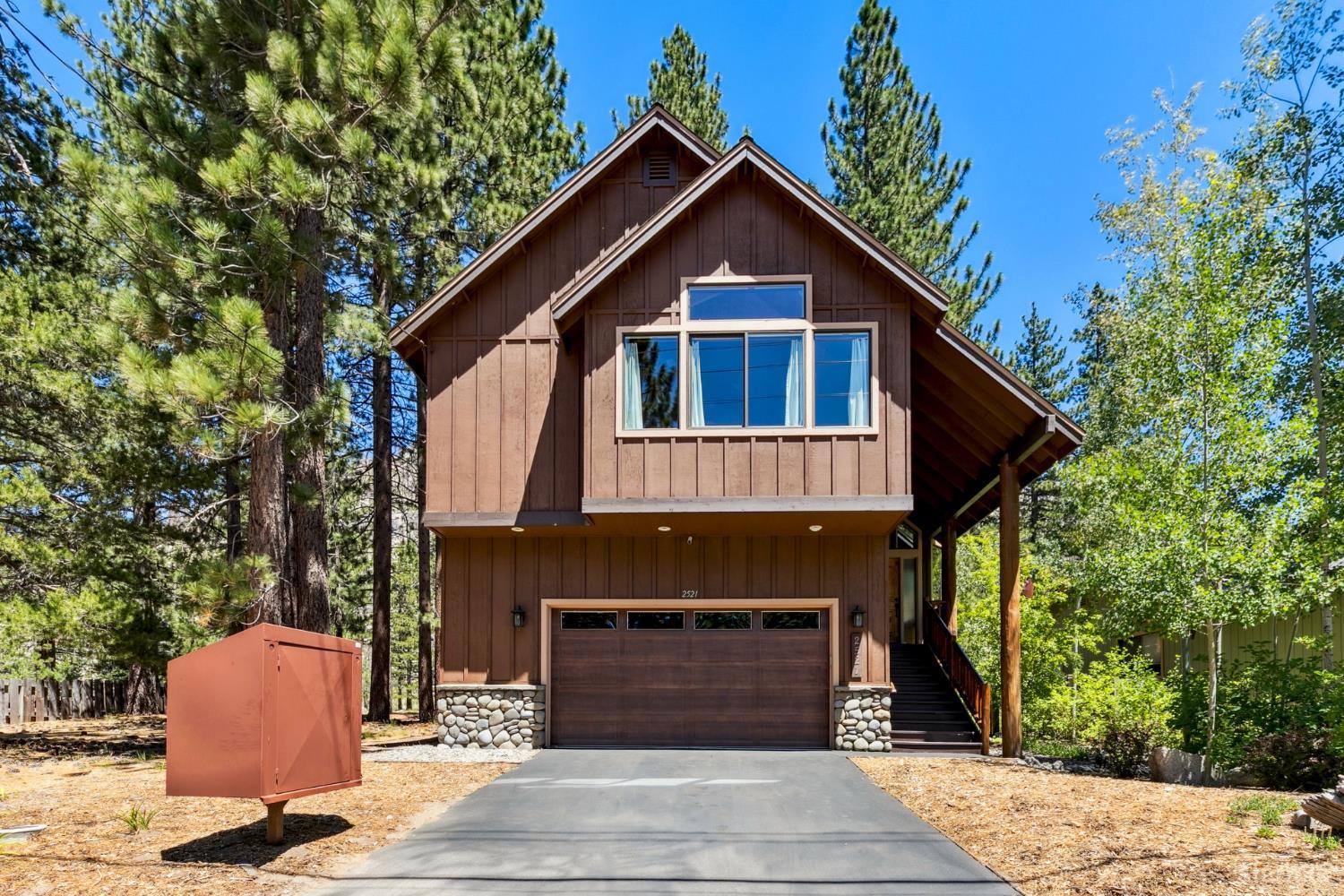 2521 Blitzen Road