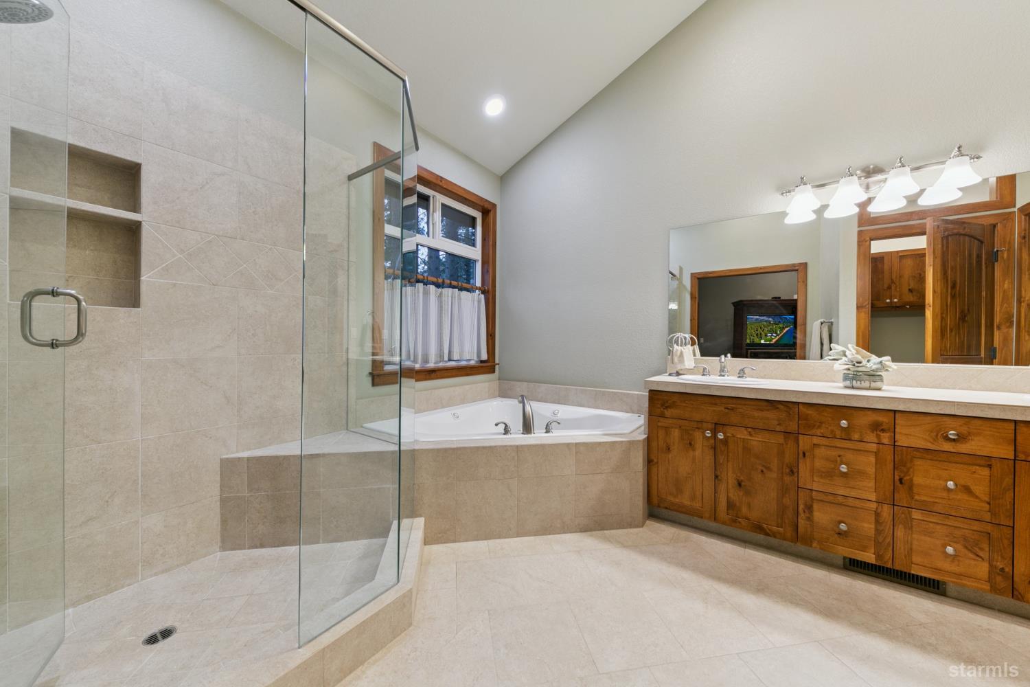 2521 Blitzen Road
