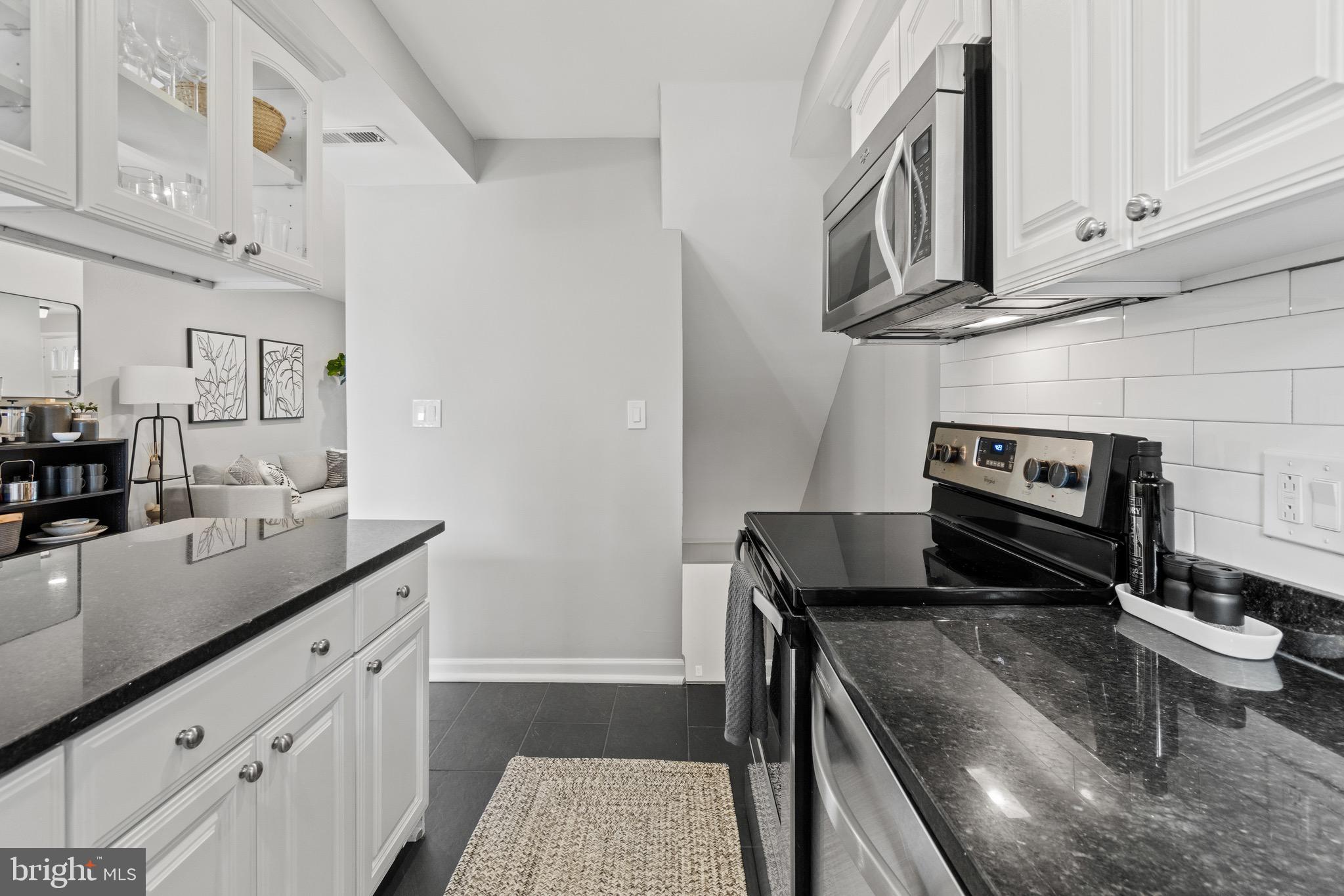 2807 S Abingdon St #B