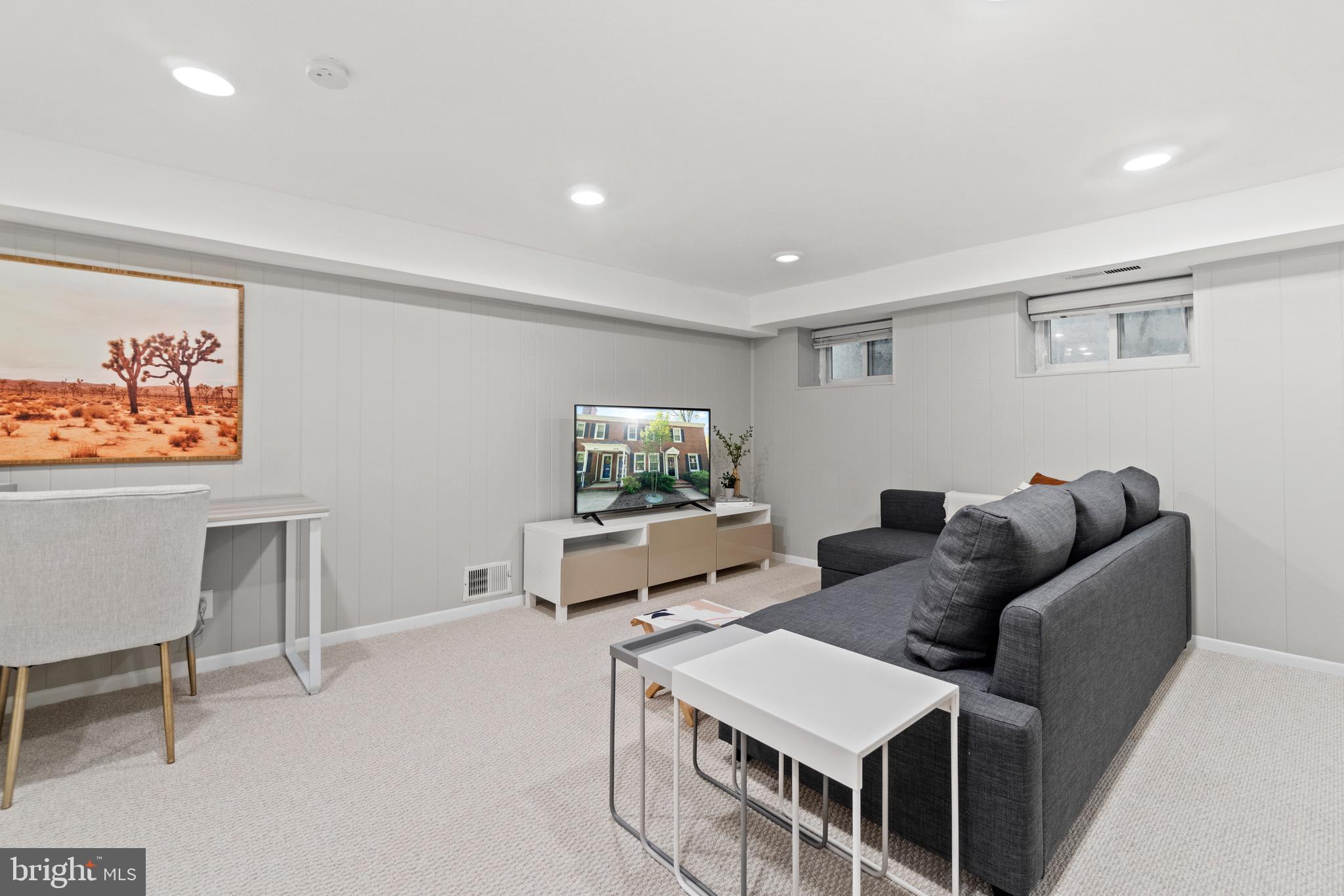 2807 S Abingdon St #B