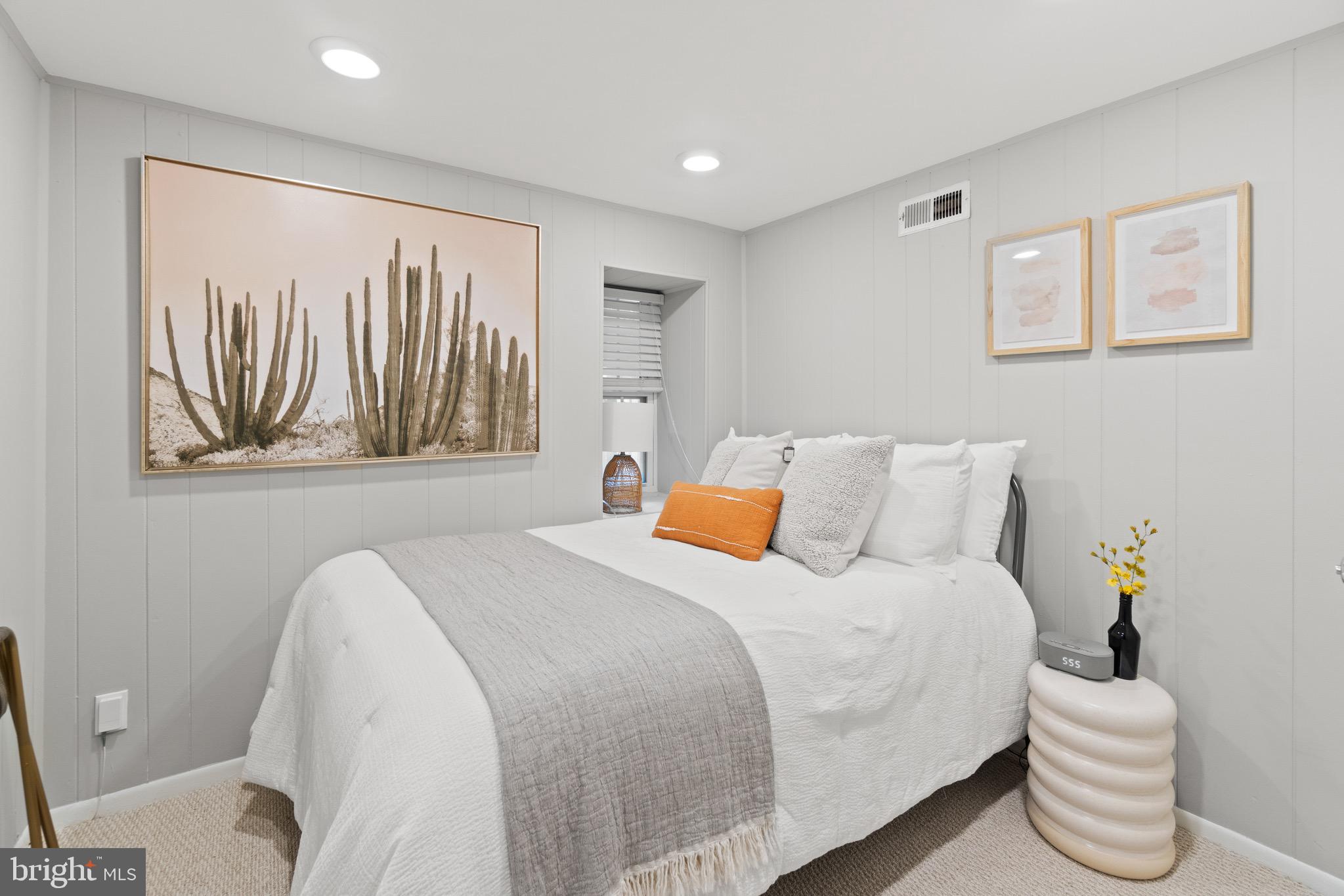 2807 S Abingdon St #B