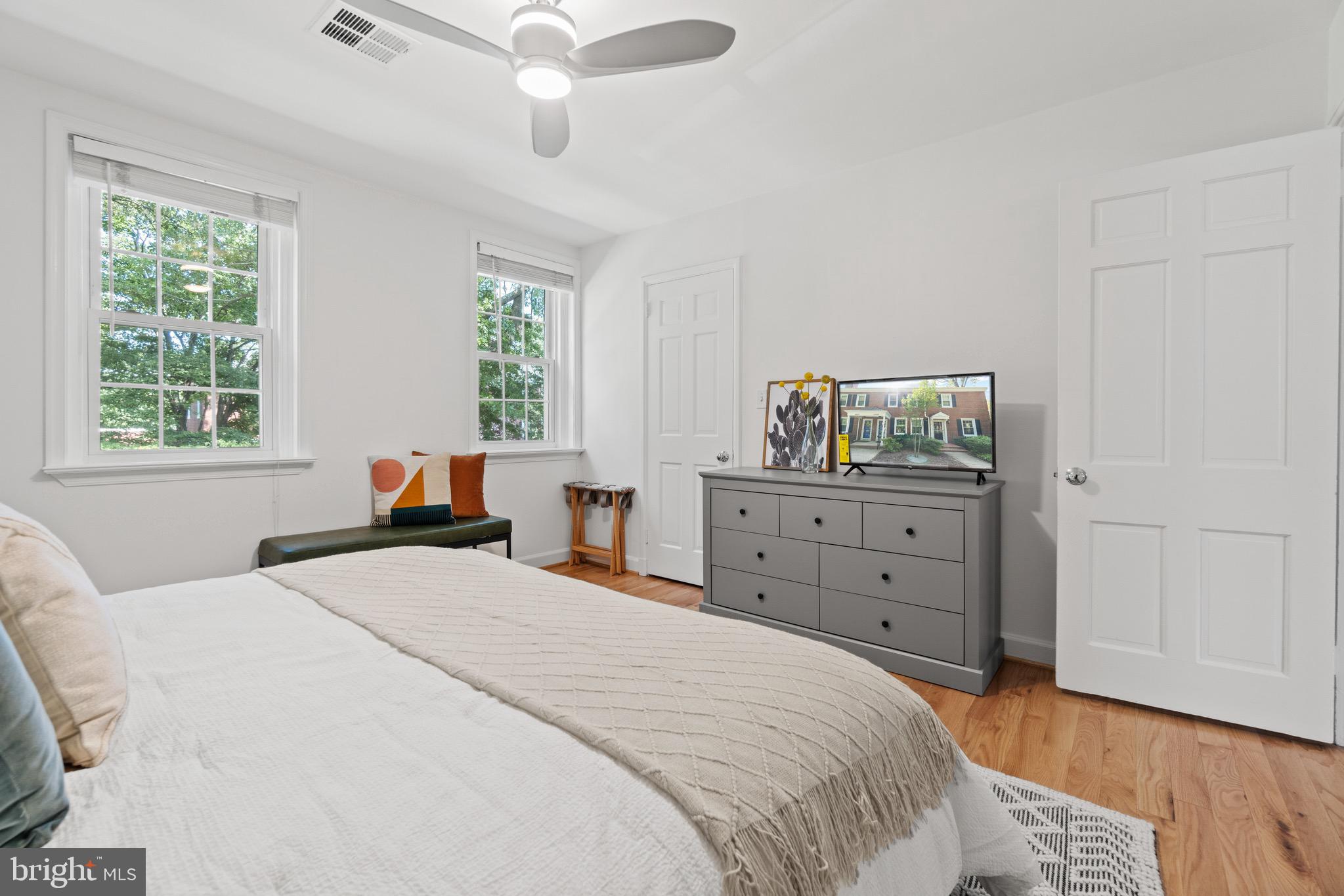 2807 S Abingdon St #B