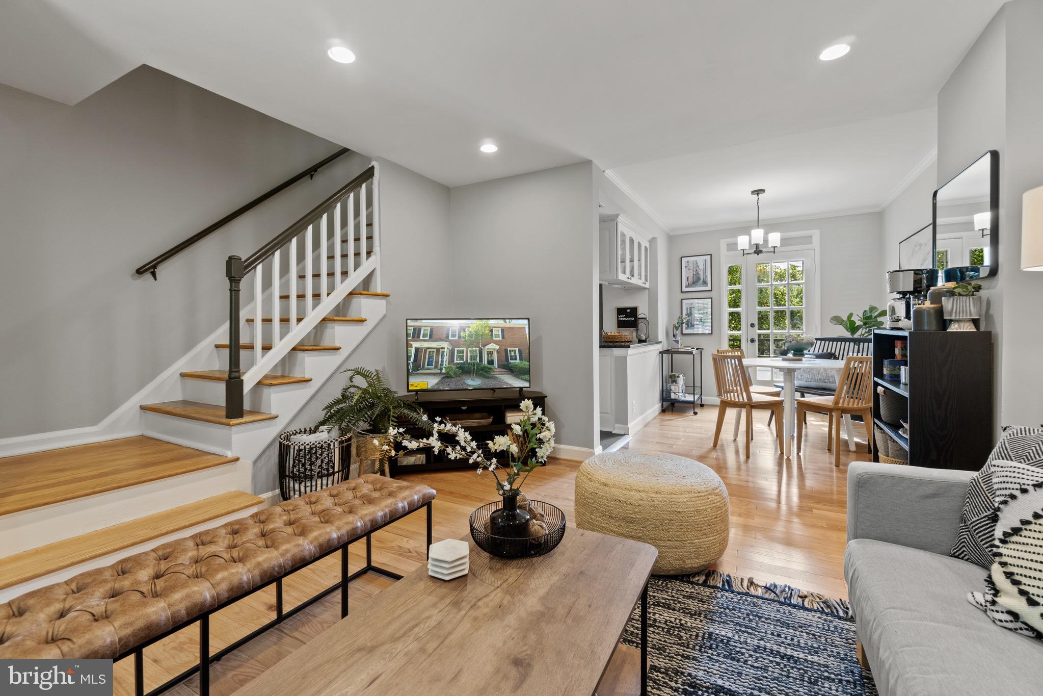 2807 S Abingdon St #B