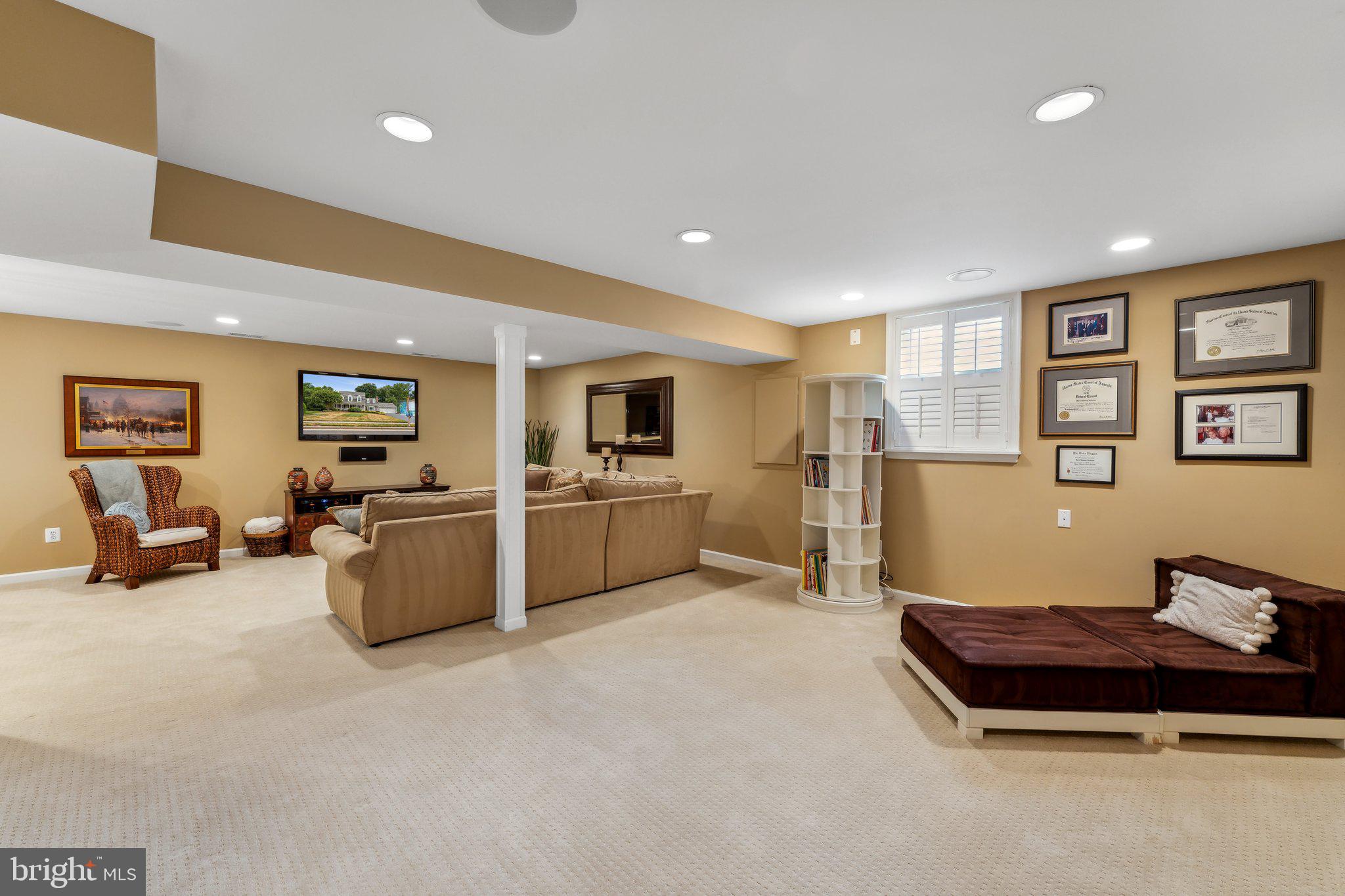 9412 Crosspointe Dr